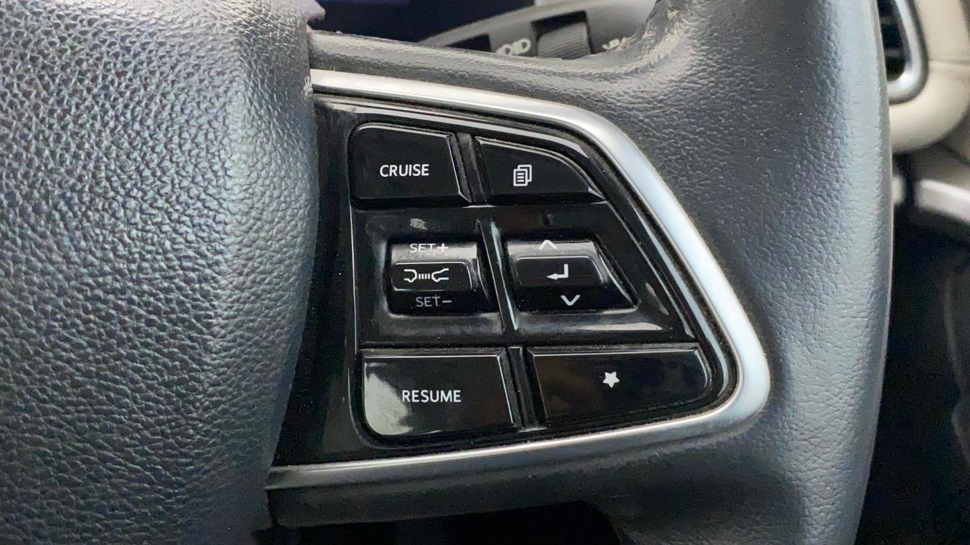2022 Mahindra XUV700 AX 7 LUXURY P AT 7 STR, Petrol, Automatic, 63,719 km, Adaptive Cruise Control