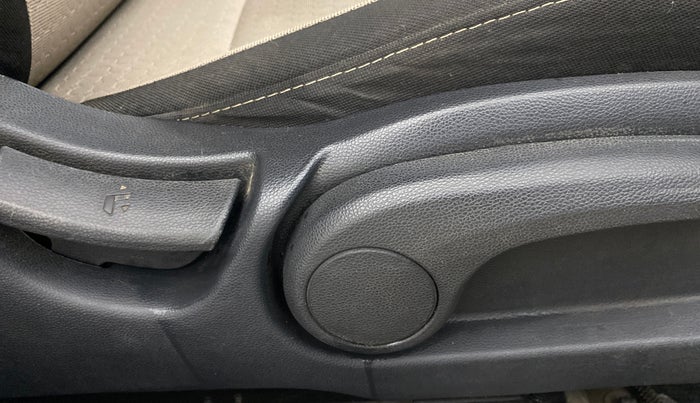 2015 Hyundai Elite i20 ASTA 1.2 (O), Petrol, Manual, 98,299 km, Driver Side Adjustment Panel