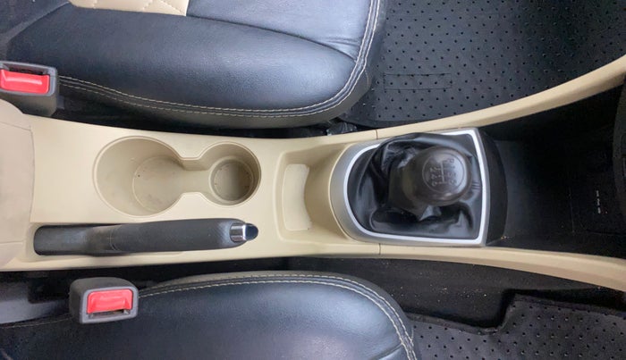 2013 Hyundai Verna FLUIDIC 1.6 CRDI SX, Diesel, Manual, 58,346 km, Gear Lever