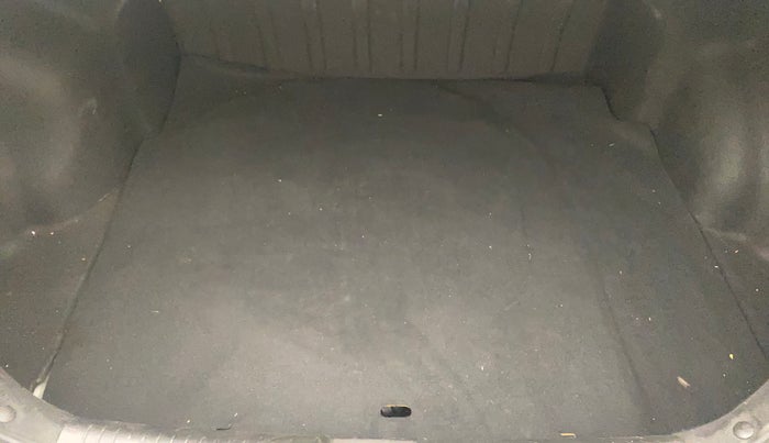 2013 Hyundai Verna FLUIDIC 1.6 CRDI SX, Diesel, Manual, 58,346 km, Boot Inside