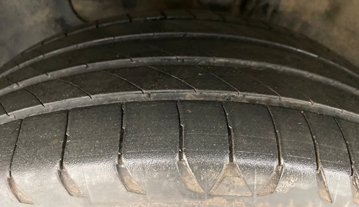 2014 Hyundai Elite i20 ASTA 1.2, Petrol, Manual, 75,552 km, Left Front Tyre Tread