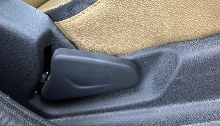 2016 Renault Kwid RXT 0.8, Petrol, Manual, 39,456 km, Driver Side Adjustment Panel