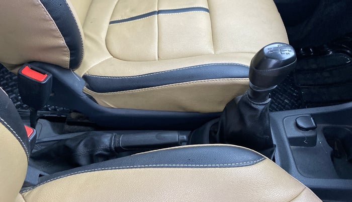 2016 Renault Kwid RXT 0.8, Petrol, Manual, 39,456 km, Gear Lever