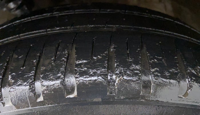 2011 Maruti Wagon R 1.0 VXI, Petrol, Manual, 69,747 km, Left Front Tyre Tread