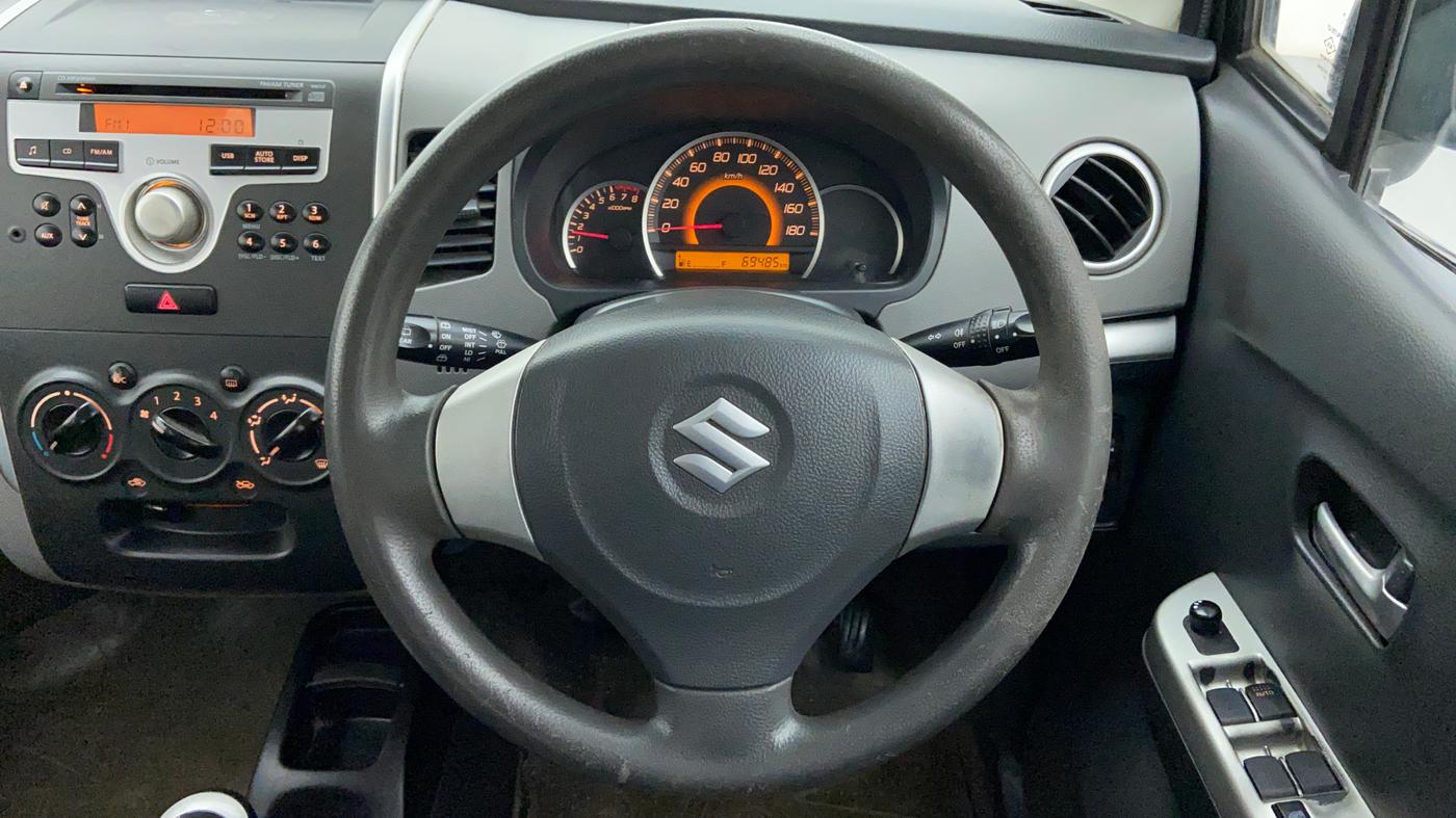 2011 Maruti Wagon R 1.0 VXI, Petrol, Manual, 69,747 km, Steering Wheel Close Up