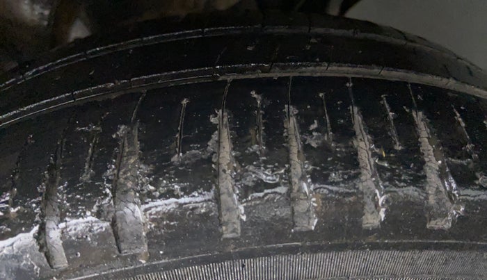 2011 Maruti Wagon R 1.0 VXI, Petrol, Manual, 69,747 km, Left Rear Tyre Tread