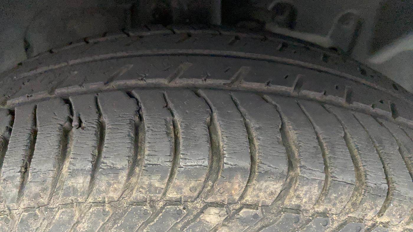 2017 Ford Ecosport TITANIUM 1.5L PETROL, Petrol, Manual, 29,910 km, Right Front Tyre Tread