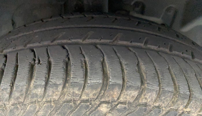 2017 Ford Ecosport TITANIUM 1.5L PETROL, Petrol, Manual, 29,910 km, Right Front Tyre Tread