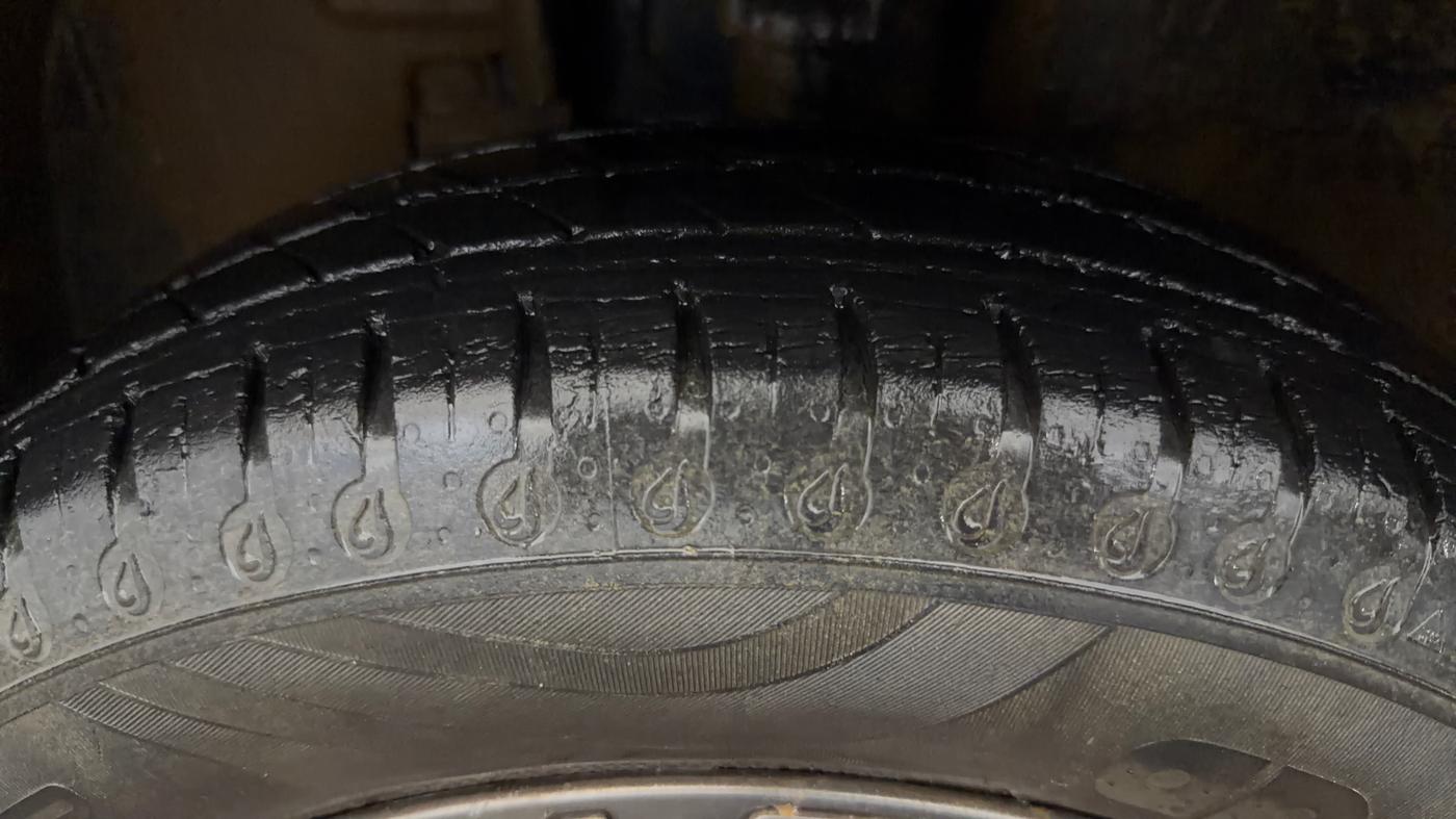 2019 Renault Kwid CLIMBER 1.0 AMT (O), Petrol, Automatic, 40,515 km, Left Front Tyre Tread