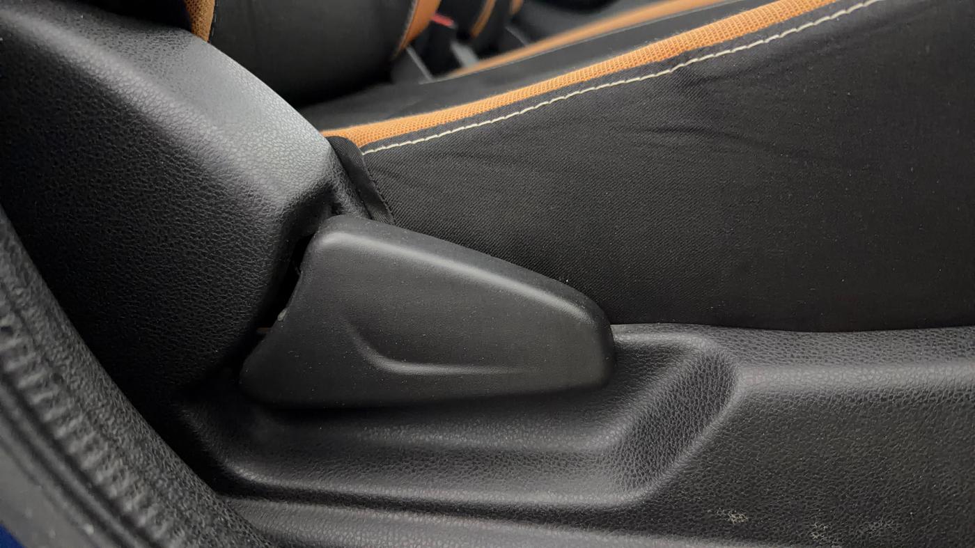 2019 Renault Kwid CLIMBER 1.0 AMT (O), Petrol, Automatic, 40,515 km, Driver Side Adjustment Panel