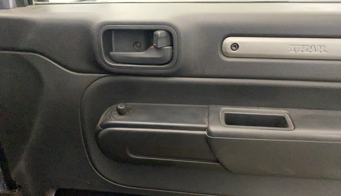 2023 Mahindra Thar LX PETROL HT 4WD AT, Petrol, Automatic, 38,821 km, Driver Side Door Panels Control