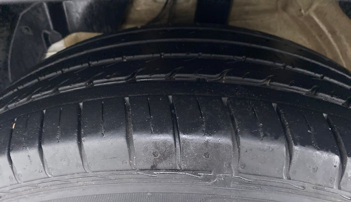 2021 MG HECTOR PLUS SUPER HYBRID 1.5 7STR, Petrol, Manual, 22,593 km, Left Front Tyre Tread