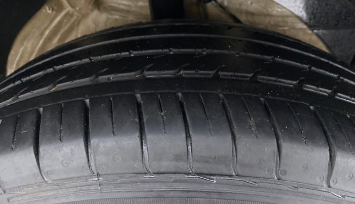 2021 MG HECTOR PLUS SUPER HYBRID 1.5 7STR, Petrol, Manual, 22,593 km, Right Front Tyre Tread