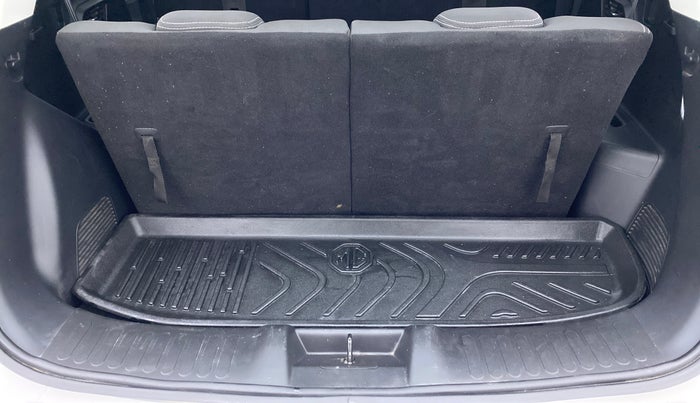 2021 MG HECTOR PLUS SUPER HYBRID 1.5 7STR, Petrol, Manual, 22,593 km, Boot Inside