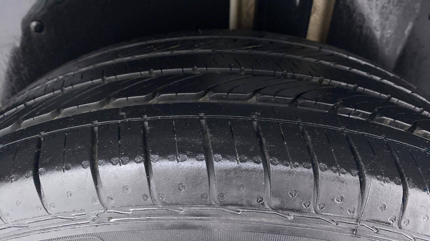 2021 MG HECTOR PLUS SUPER HYBRID 1.5 7STR, Petrol, Manual, 22,593 km, Left Rear Tyre Tread