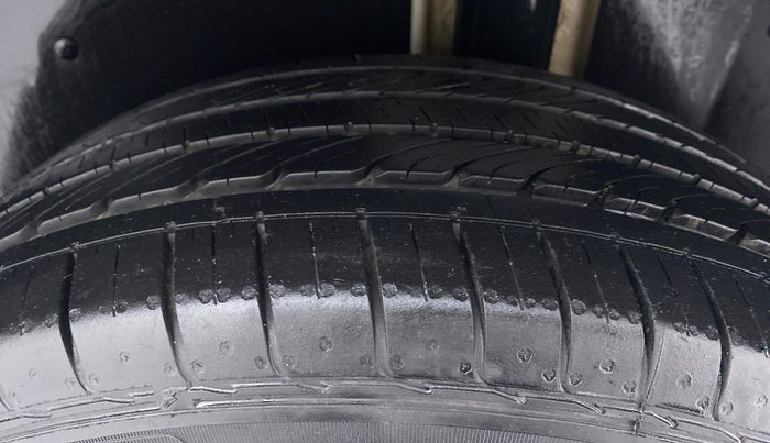 2021 MG HECTOR PLUS SUPER HYBRID 1.5 7STR, Petrol, Manual, 22,593 km, Left Rear Tyre Tread