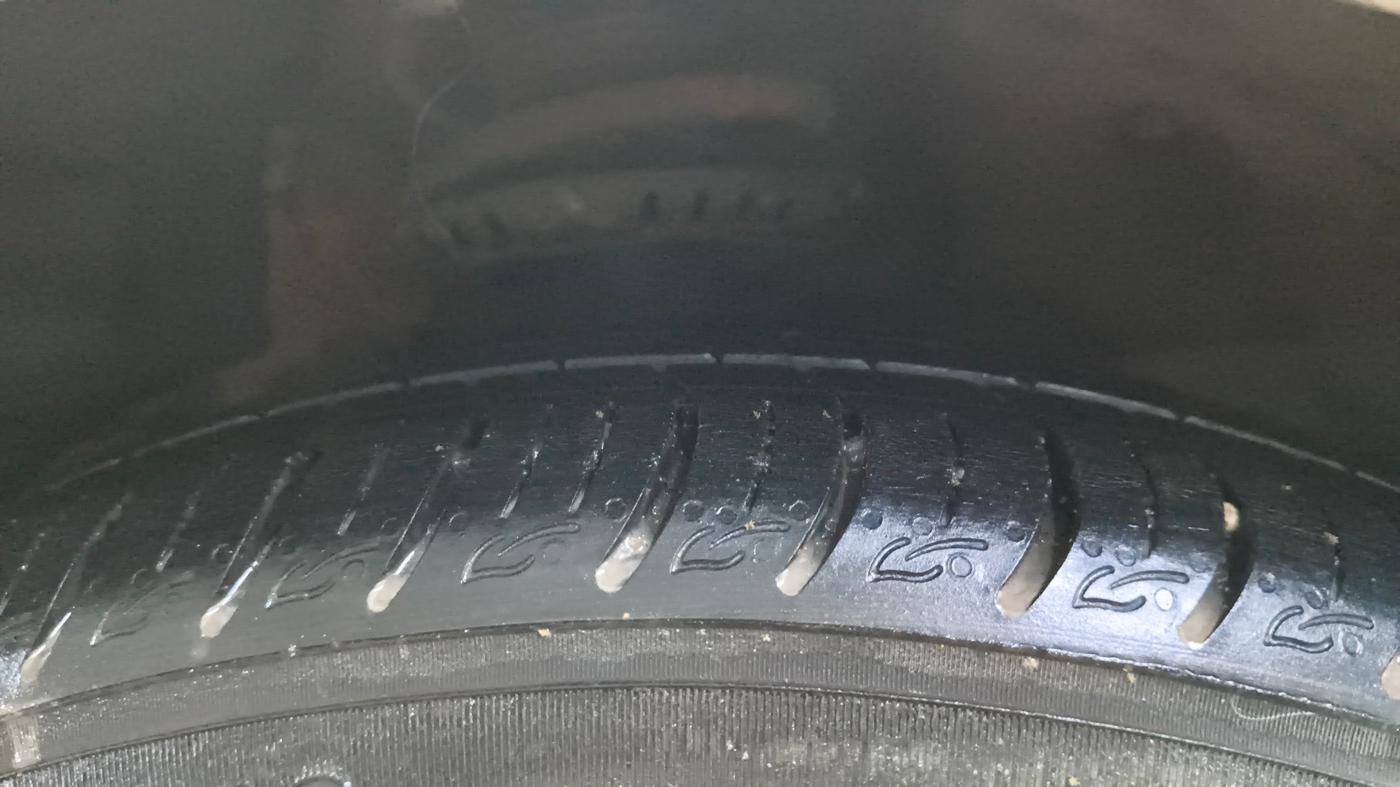 2018 Volkswagen Ameo HIGHLINE PLUS 1.0L 16 ALLOY, Petrol, Manual, 1,13,616 km, Right Front Tyre Tread