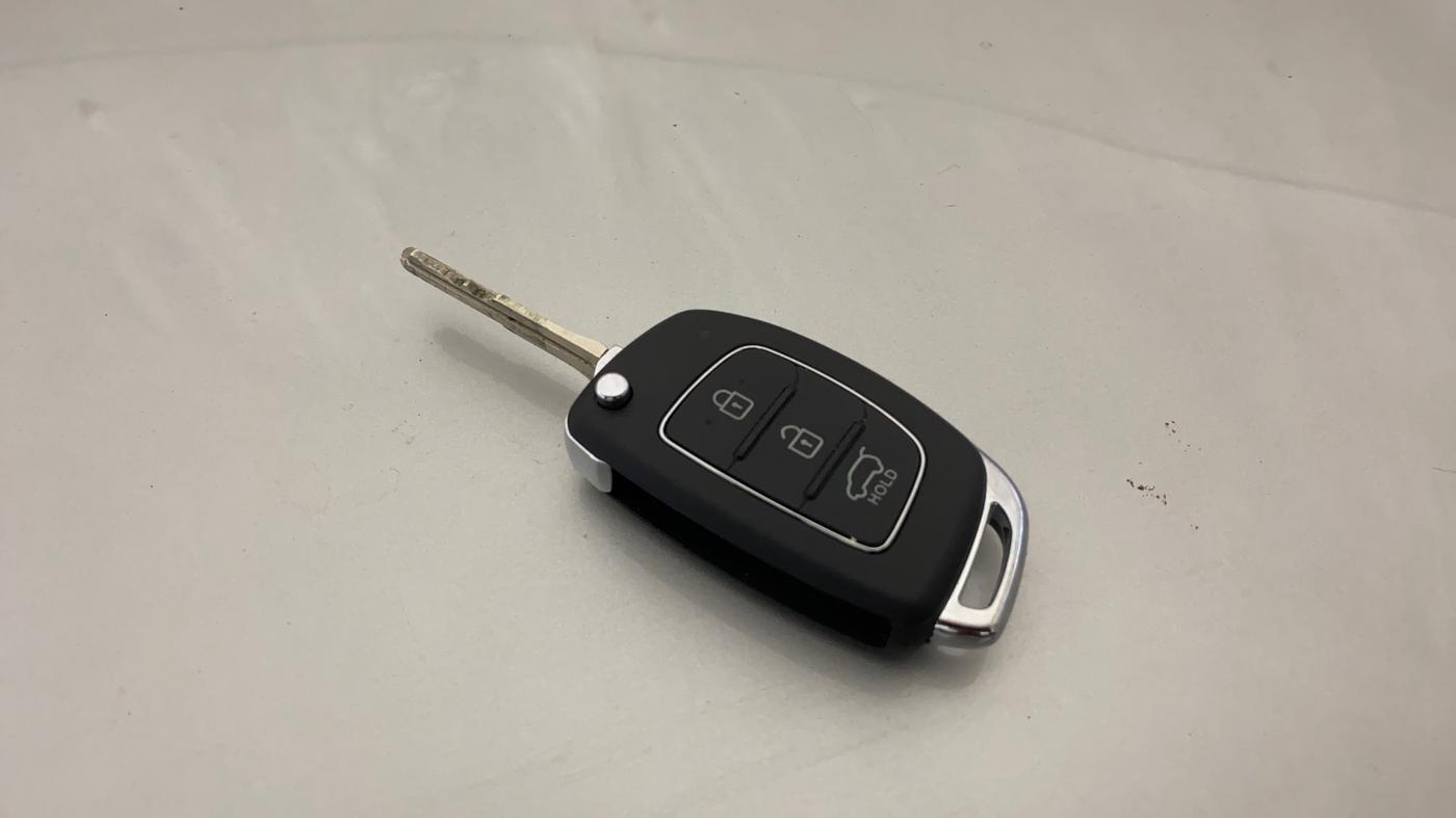 2015 Hyundai Xcent S 1.2, Petrol, Manual, 18,297 km, Key Close Up