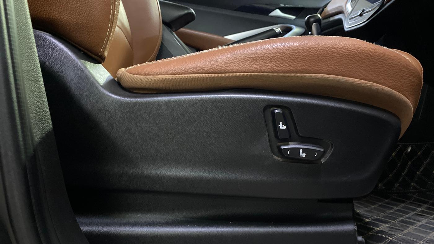 2022 MG HECTOR PLUS SELECT 2.0 DIESEL TURBO MT 7-STR, Diesel, Manual, 94,504 km, Driver Side Adjustment Panel
