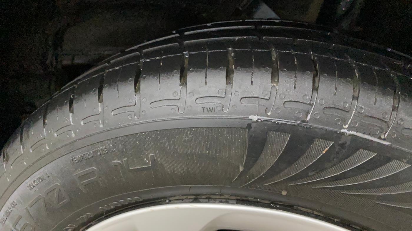 2021 Hyundai GRAND I10 NIOS MAGNA AMT 1.2 KAPPA VTVT, Petrol, Automatic, 27,300 km, Left Front Tyre Tread