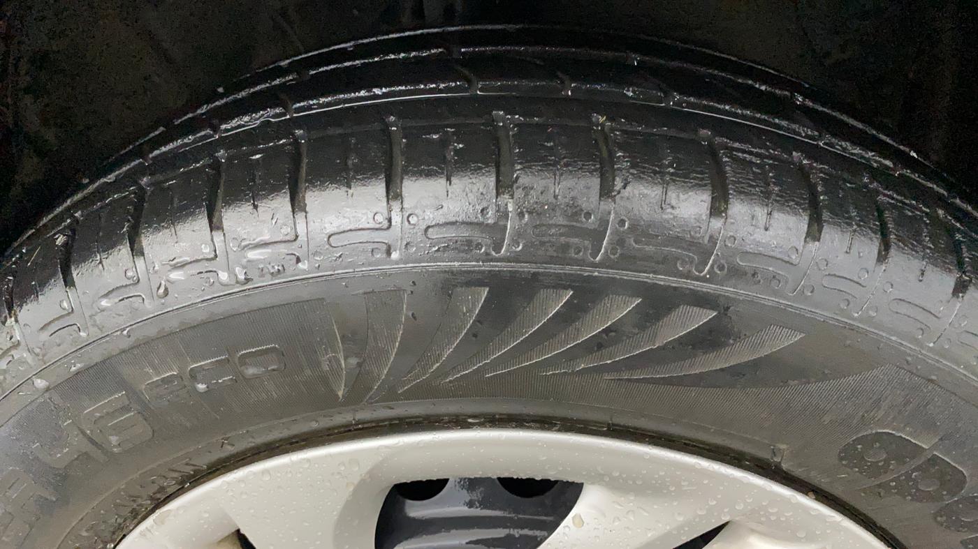 2021 Hyundai GRAND I10 NIOS MAGNA AMT 1.2 KAPPA VTVT, Petrol, Automatic, 27,300 km, Right Front Tyre Tread