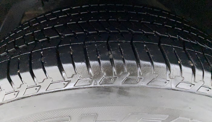 2013 Mahindra XUV500 W8 FWD, Diesel, Manual, 89,563 km, Left Front Tyre Tread