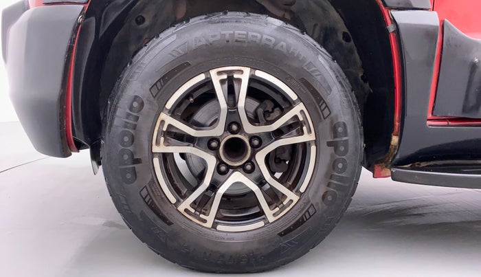 2017 Mahindra TUV300 T8, Diesel, Manual, 30,962 km, Left Front Wheel