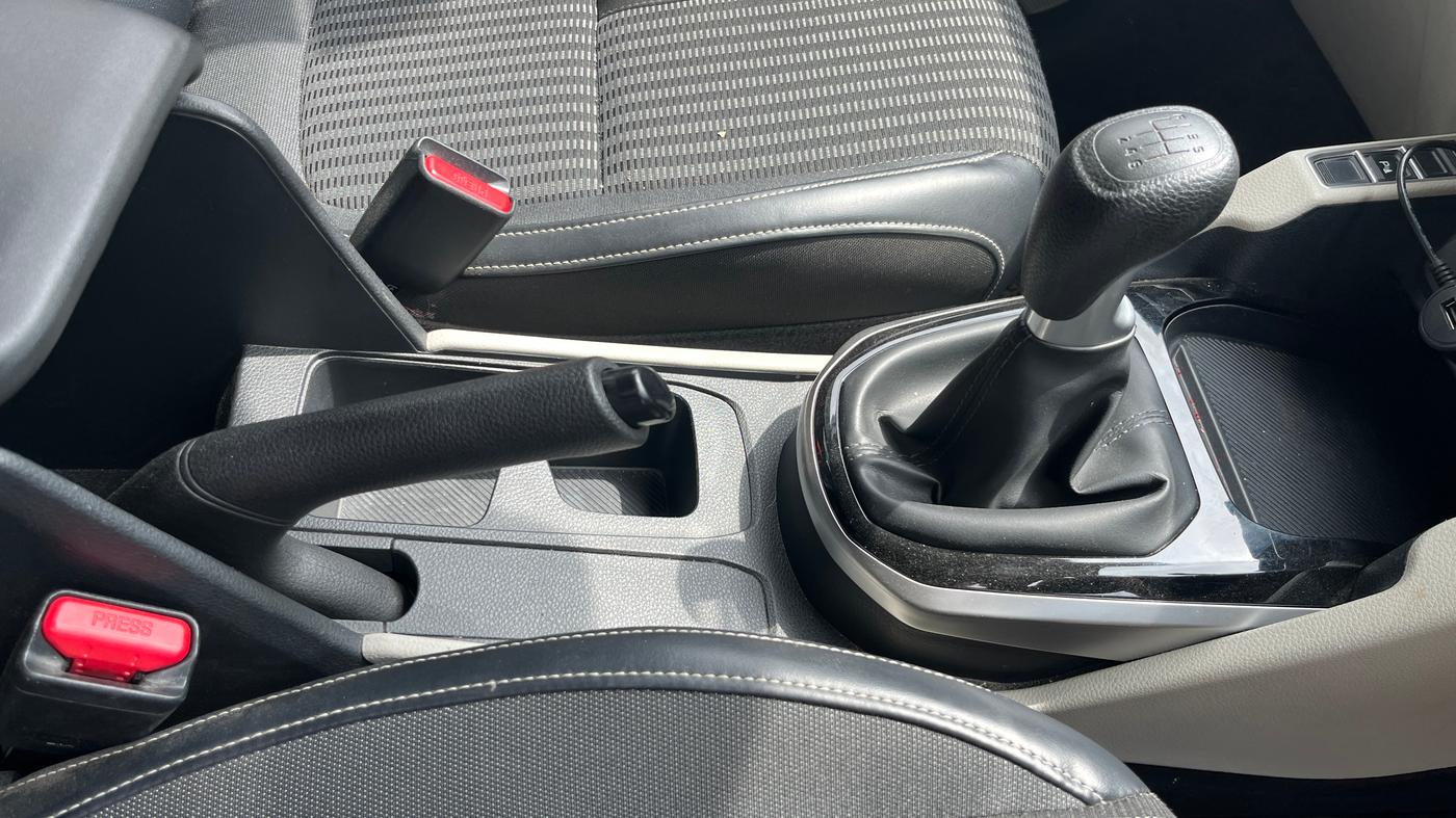 2023 KIA CARENS  PRESTIGE 1.5 TURBO PETROL IMT 7 STR , Petrol, Manual, 34,046 km, Gear Lever