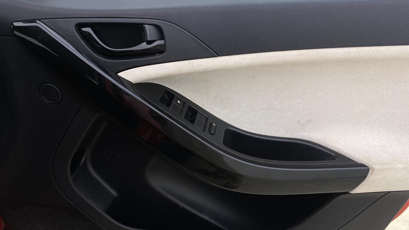 2024 Tata NEXON Pure 1.2 Petrol 6AMT, Petrol, Manual, 28,290 km, Driver Side Door Panels Control