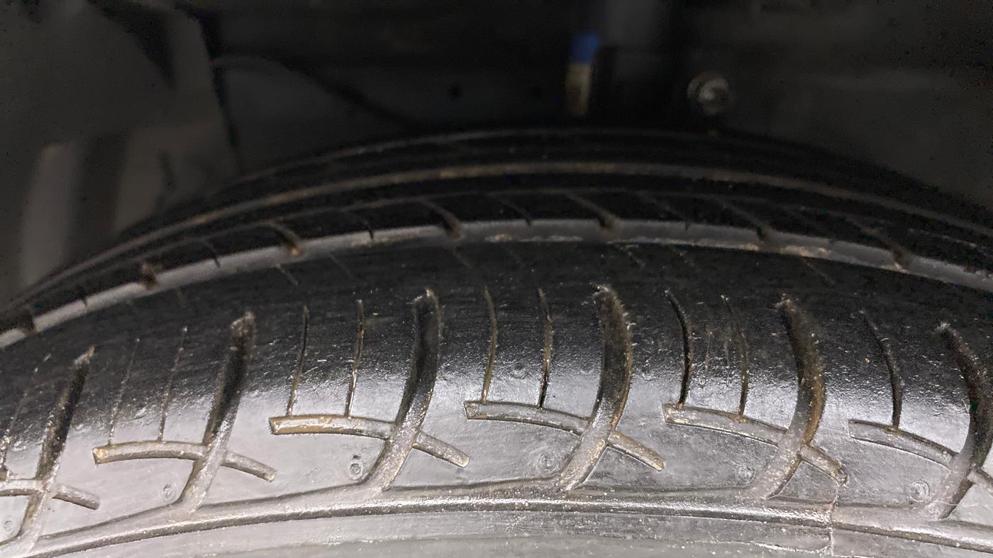 2022 Maruti Ciaz DELTA 1.5 SHVS MT PETROL, Petrol, Manual, 39,846 km, Left Front Tyre Tread