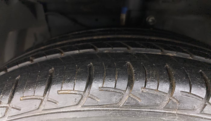 2022 Maruti Ciaz DELTA 1.5 SHVS MT PETROL, Petrol, Manual, 39,846 km, Left Front Tyre Tread