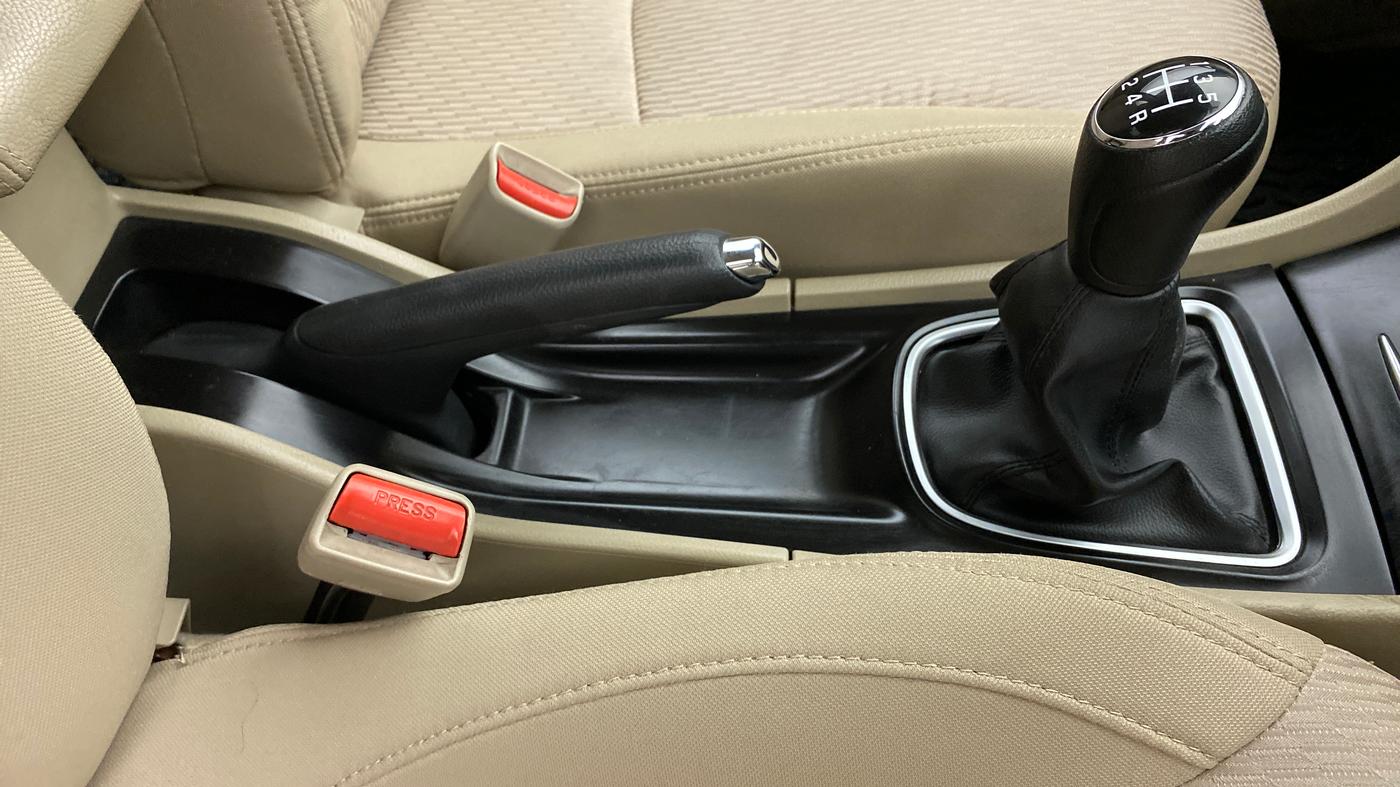 2022 Maruti Ciaz DELTA 1.5 SHVS MT PETROL, Petrol, Manual, 39,846 km, Gear Lever