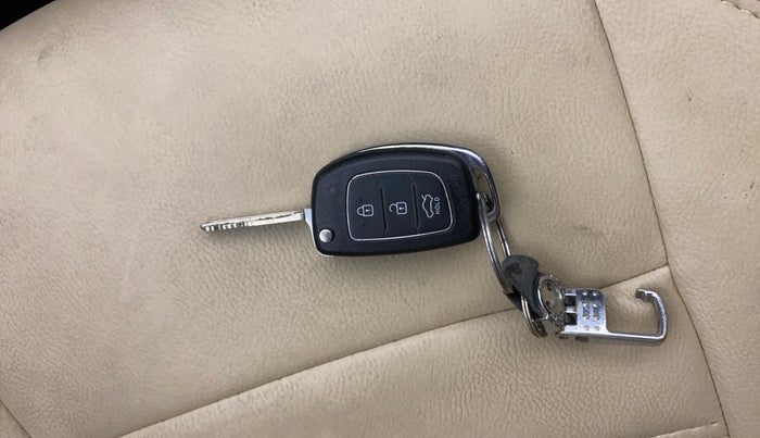 2015 Hyundai Xcent S (O) 1.2, Petrol, Manual, 90,590 km, Key Close Up