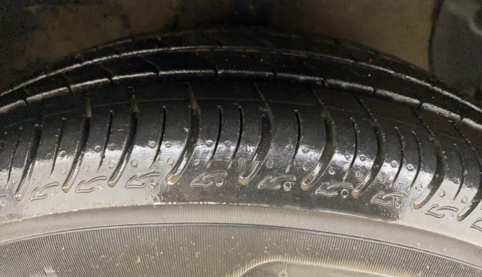 2015 Hyundai Xcent S (O) 1.2, Petrol, Manual, 90,590 km, Right Front Tyre Tread