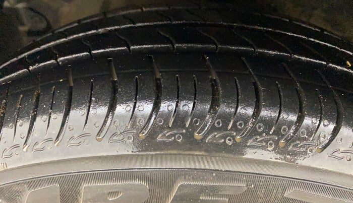 2015 Hyundai Xcent S (O) 1.2, Petrol, Manual, 90,590 km, Left Front Tyre Tread