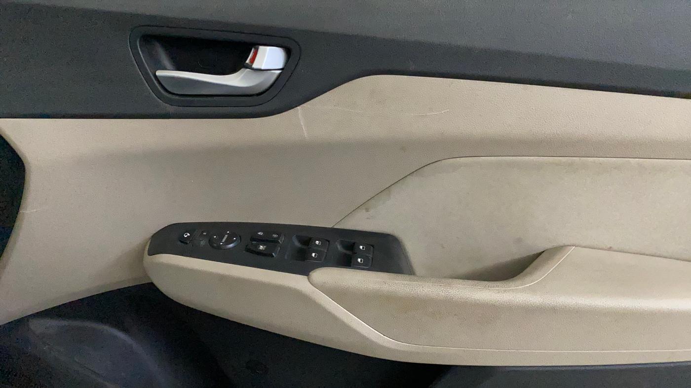 2019 Hyundai Verna 1.6 VTVT SX, Petrol, Manual, 16,490 km, Driver Side Door Panels Control