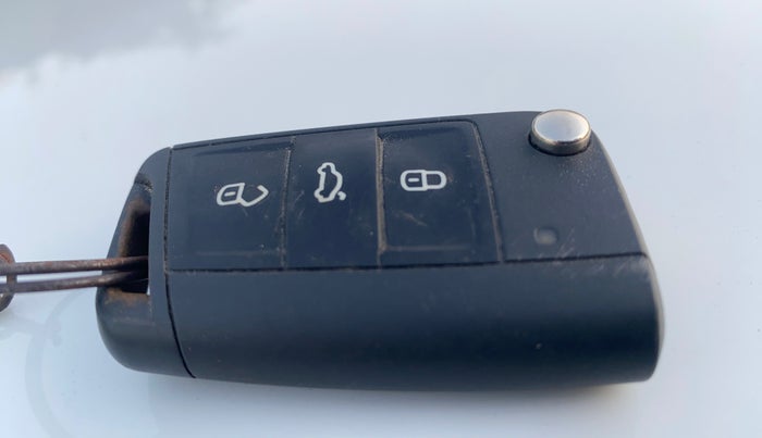 2023 Skoda KUSHAQ AMBITION 1.0L TSI MT, Petrol, Manual, 94,691 km, Key Close Up