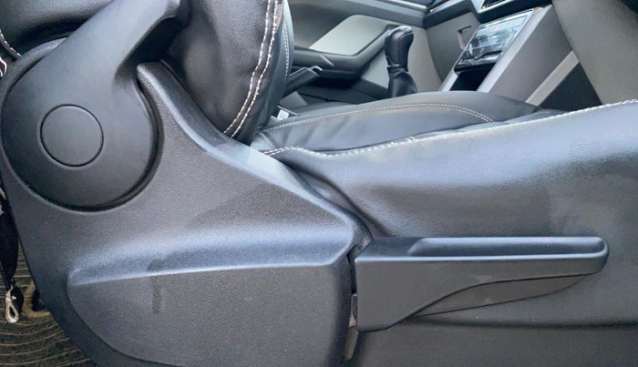 2023 Skoda KUSHAQ AMBITION 1.0L TSI MT, Petrol, Manual, 94,691 km, Driver Side Adjustment Panel