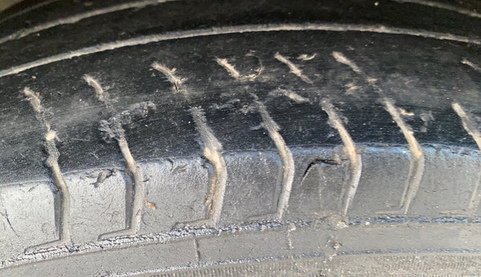 2023 Skoda KUSHAQ AMBITION 1.0L TSI MT, Petrol, Manual, 94,691 km, Left Front Tyre Tread