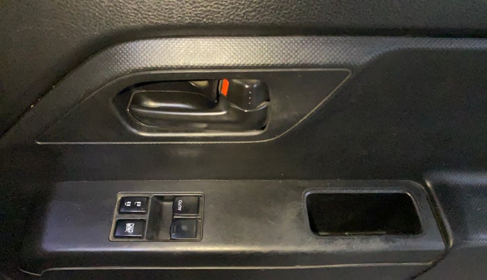 2021 Maruti New Wagon-R LXI CNG 1.0, CNG, Manual, 70,842 km, Driver Side Door Panels Control