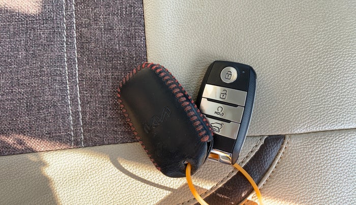 2023 KIA SONET 	 HTX 1.0 TURBO DCT, Petrol, Automatic, 39,843 km, Key Close Up