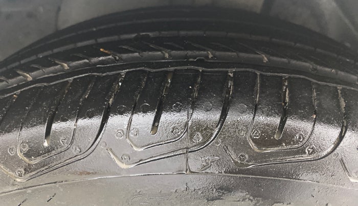 2014 Ford Ecosport TITANIUM 1.0L ECOBOOST (OPT), Petrol, Manual, 50,813 km, Right Front Tyre Tread