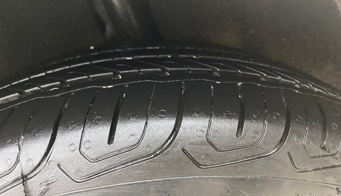 2014 Ford Ecosport TITANIUM 1.0L ECOBOOST (OPT), Petrol, Manual, 50,813 km, Left Rear Tyre Tread