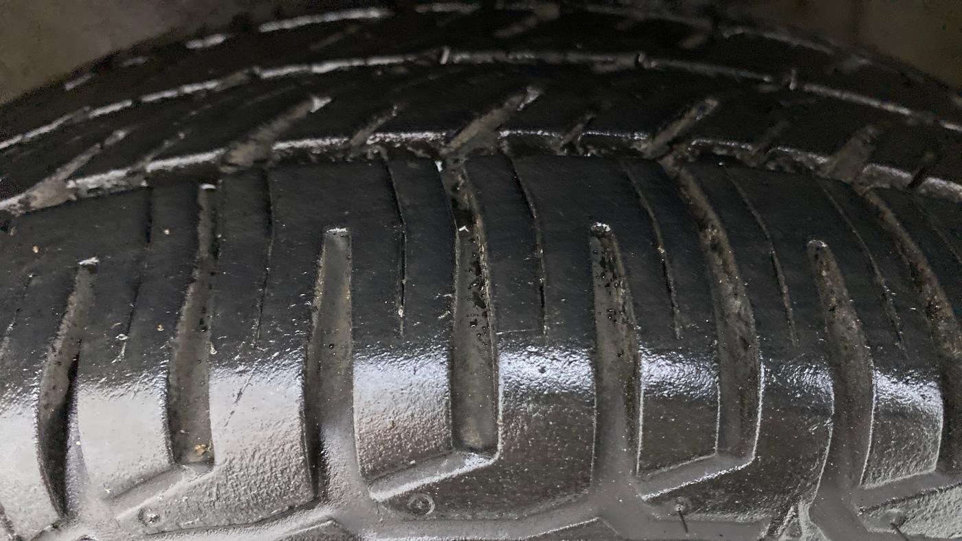 2015 Maruti Alto K10 VXI P, Petrol, Manual, 44,073 km, Left Front Tyre Tread