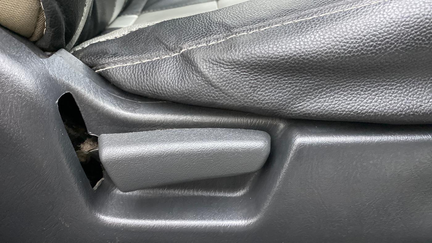2015 Maruti Alto K10 VXI P, Petrol, Manual, 44,073 km, Driver Side Adjustment Panel