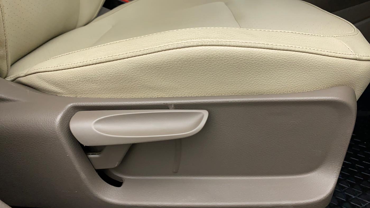 2016 Skoda Rapid 1.5 TDI AT STYLE PLUS, Diesel, Automatic, 92,419 km, Driver Side Adjustment Panel