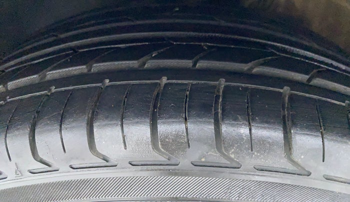 2016 Skoda Rapid 1.5 TDI AT STYLE PLUS, Diesel, Automatic, 92,419 km, Left Front Tyre Tread