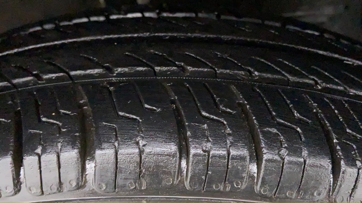 2012 Maruti Swift Dzire VDI BS IV, Diesel, Manual, 348 km, Right Front Tyre Tread