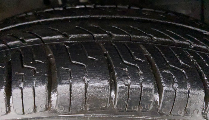2012 Maruti Swift Dzire VDI BS IV, Diesel, Manual, 348 km, Left Front Tyre Tread