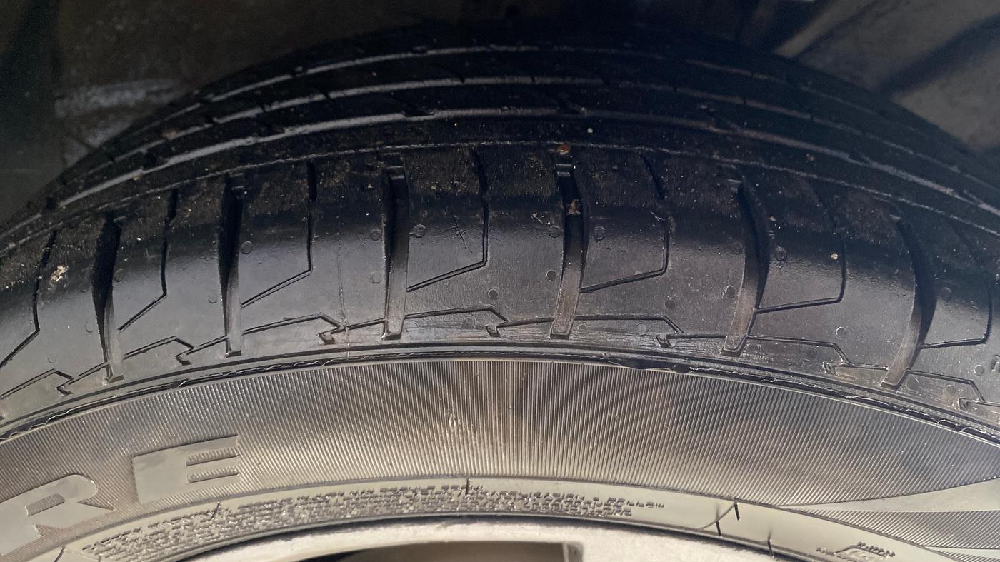 2021 KIA SELTOS HTX 1.5 PETROL, Petrol, Manual, 1,02,429 km, Right Front Tyre Tread